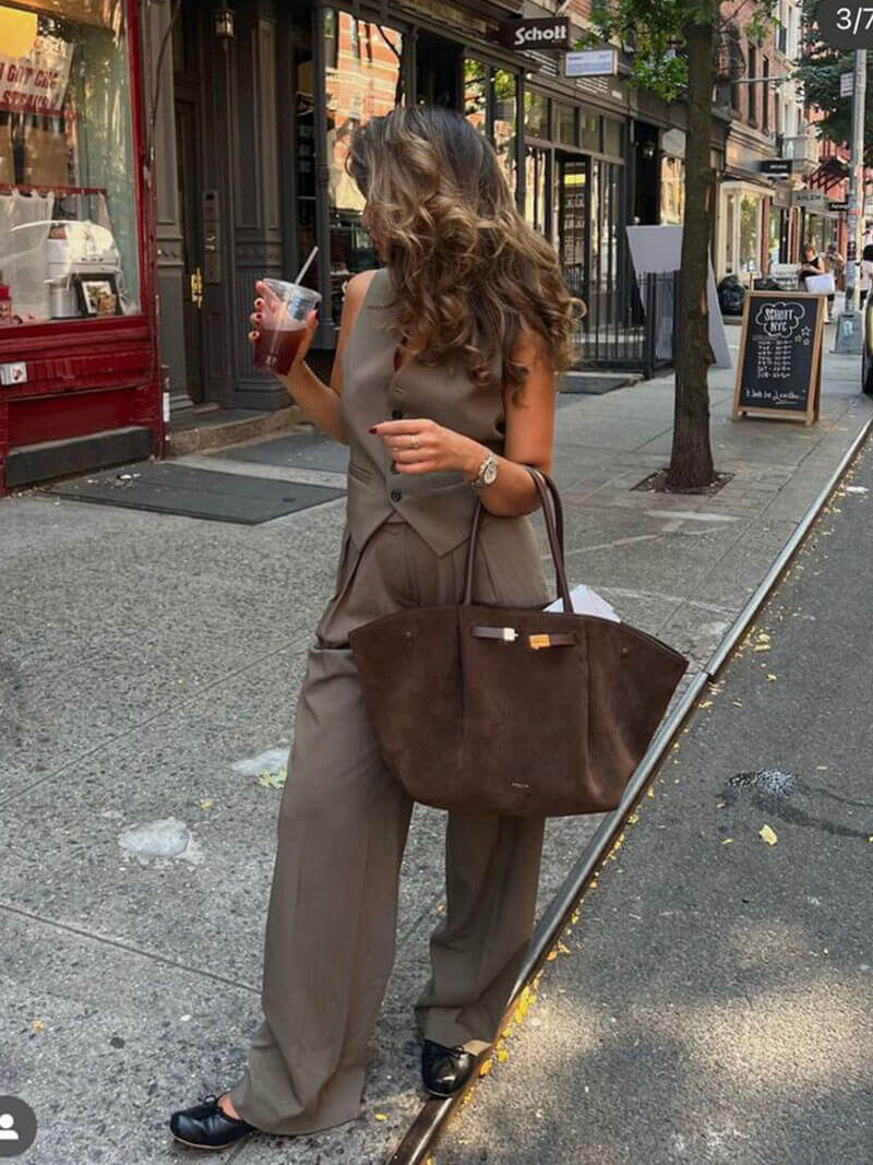 Elegante bolso de ante